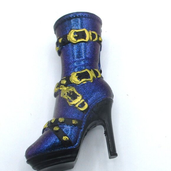 Lot Of 4   3Monster High Dolls Frankie Stein Draculaura Clawdeen Wolf & Boot Acc - Picture 5 of 6